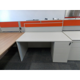 Mesa de Escritório com Gaveteiro